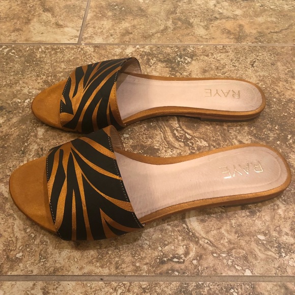 RAYE - Picture 5 of 7